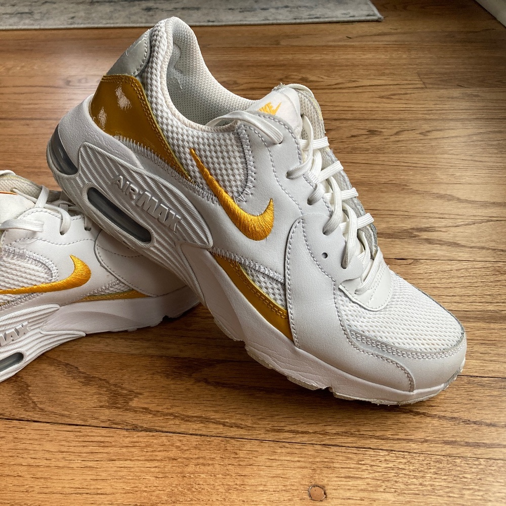 Nike Air Max Excee White University Gold size 8.5